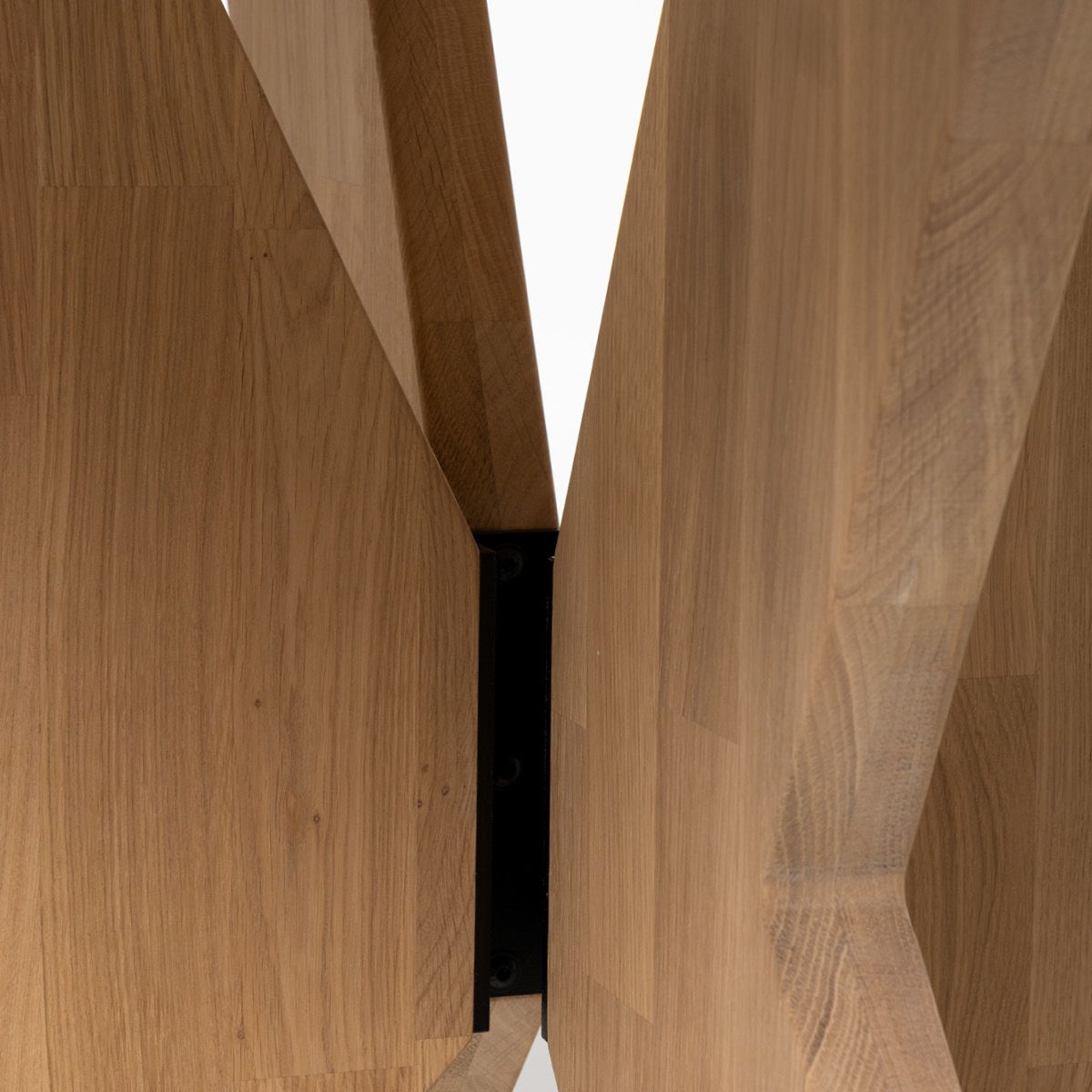 Aspen rundt spisebord ø120 (320) med 4 tilleggsplater hvitoljet heltre eik