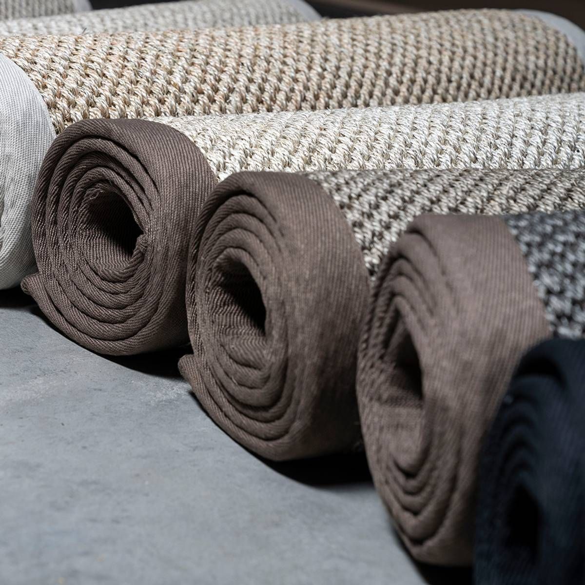 Sisal teppe (90x200 - Antrasitt/brun kant)