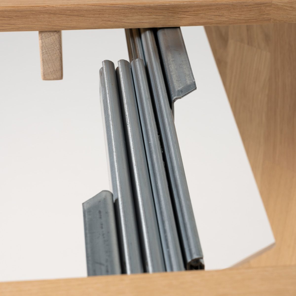 Aspen rundt spisebord ø140 (240) med 2 tilleggsplater hvitoljet heltre eik