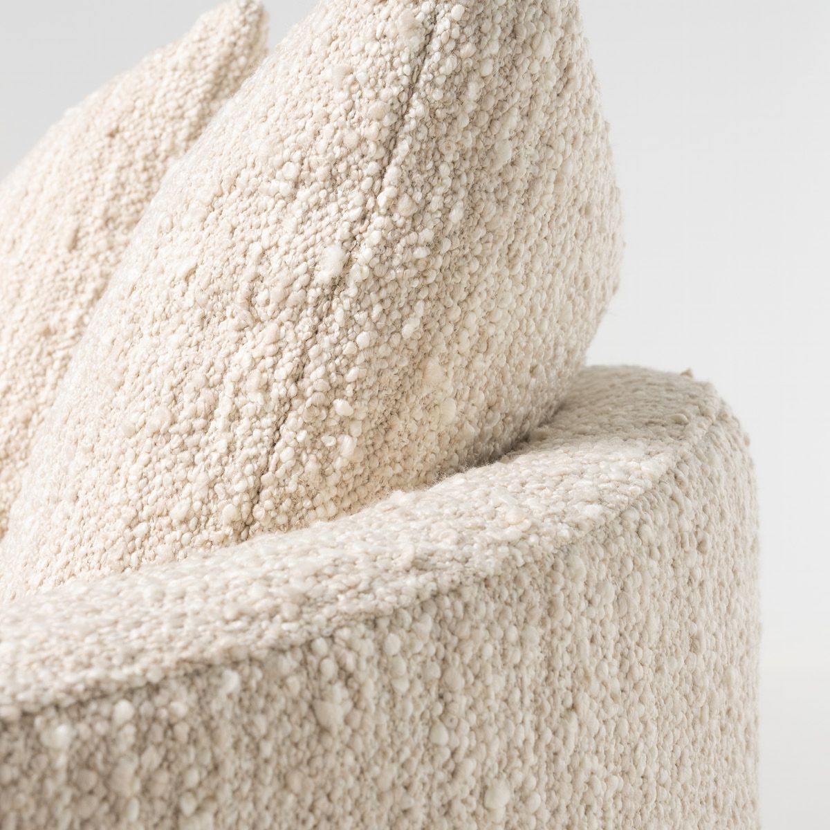 Noemi lenestol med sving (111x108x88) Grovvevd beige/krem melert